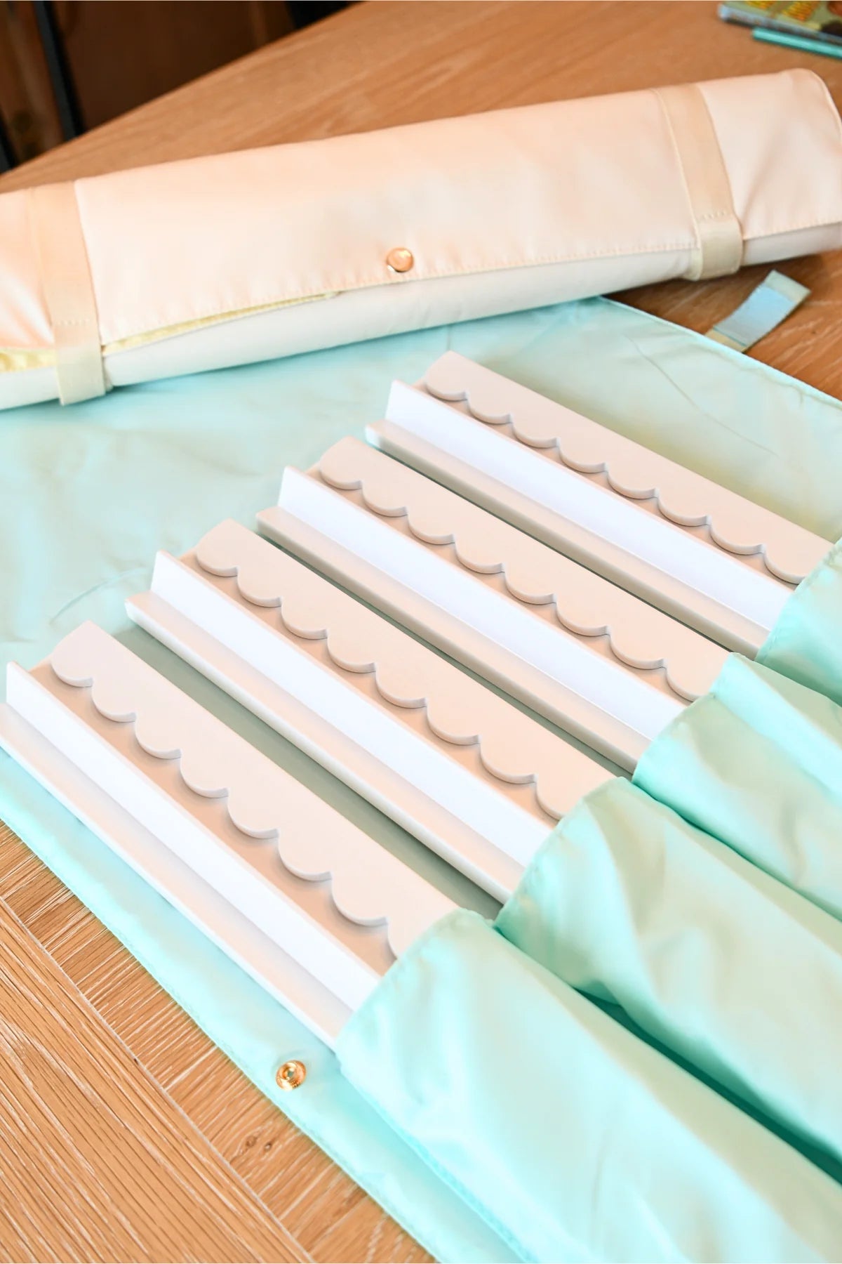 White Scalloped Wooden Mahjong Racks