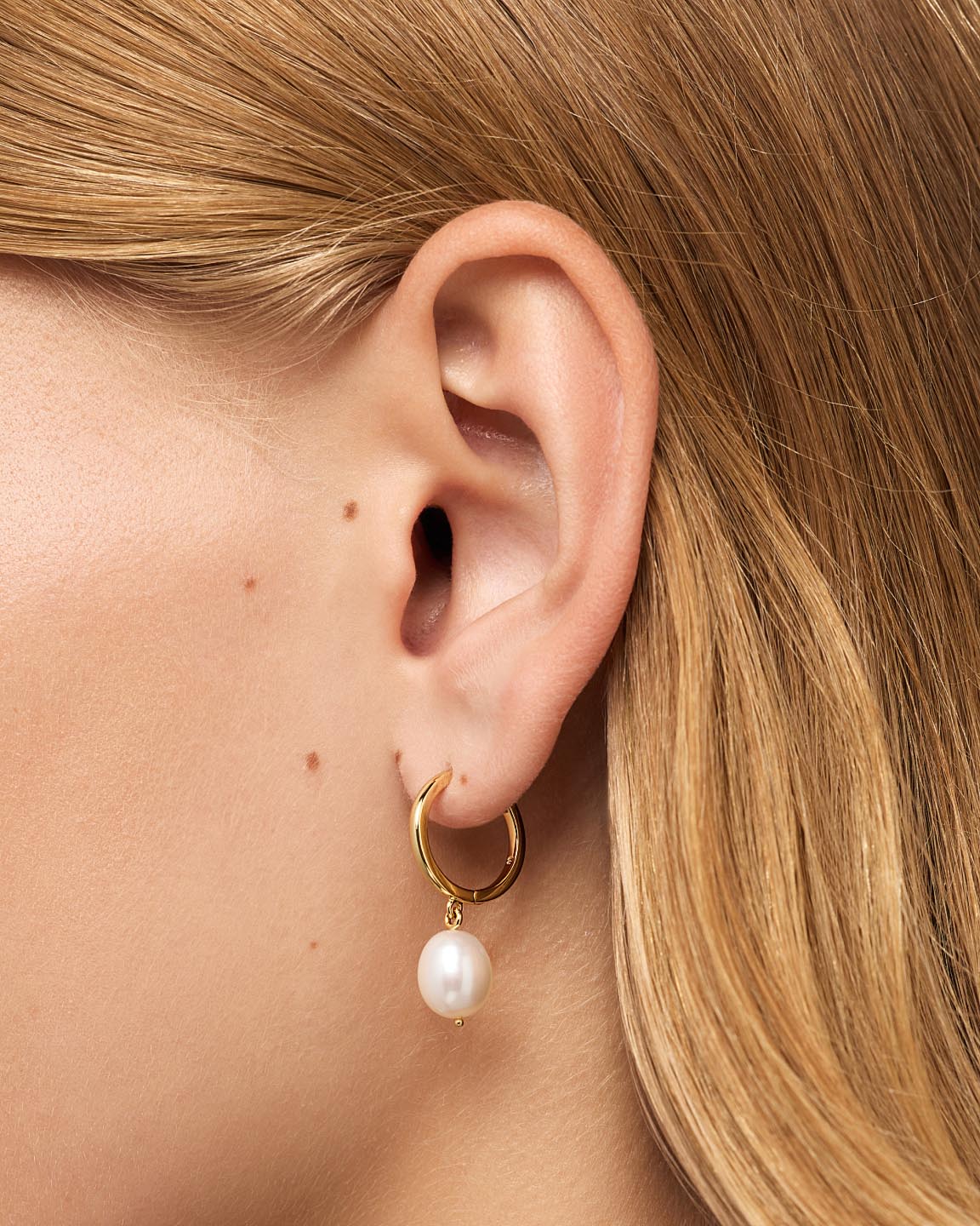 Medium Frida Pearl Hoops