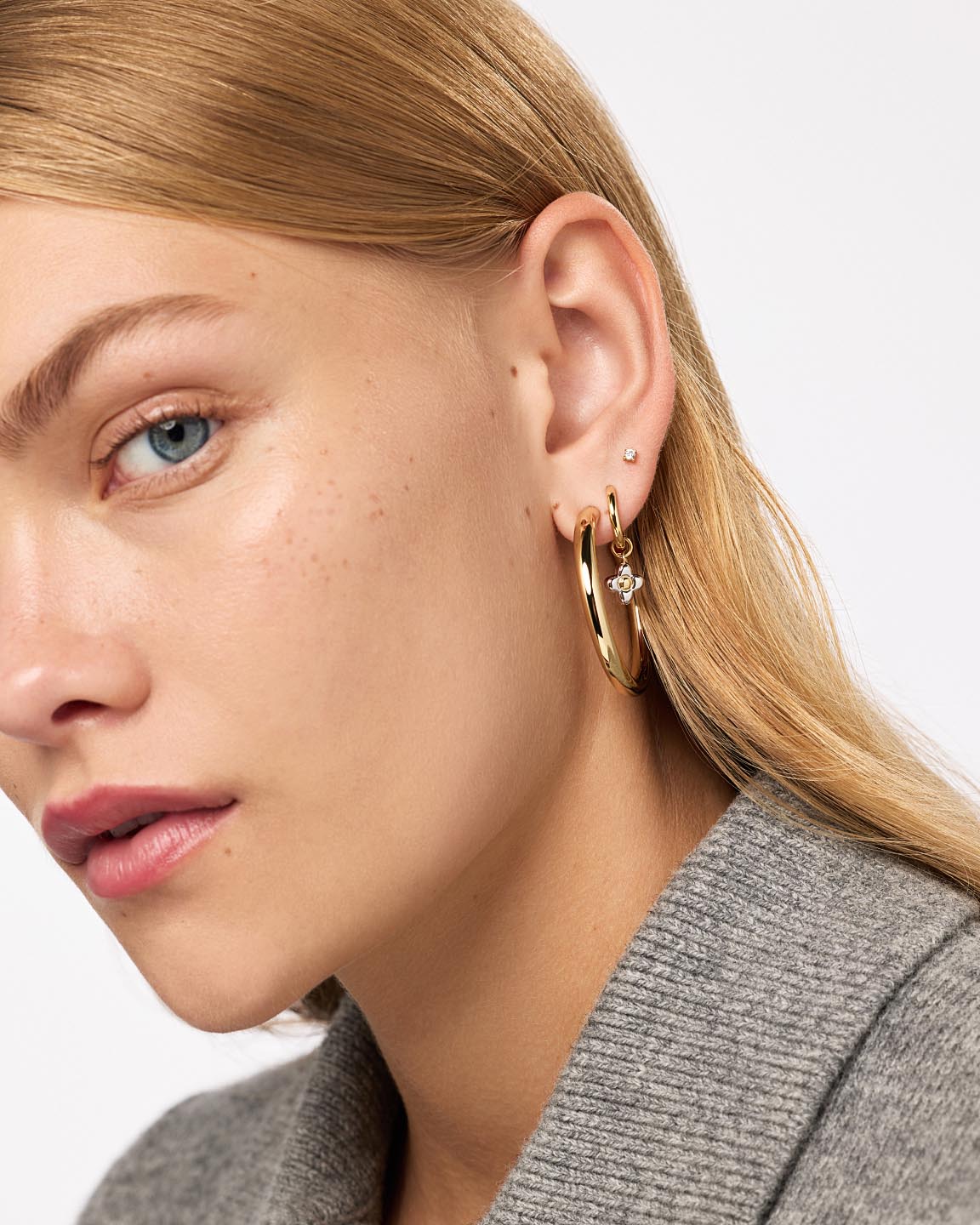 Tia Hoop Earrings